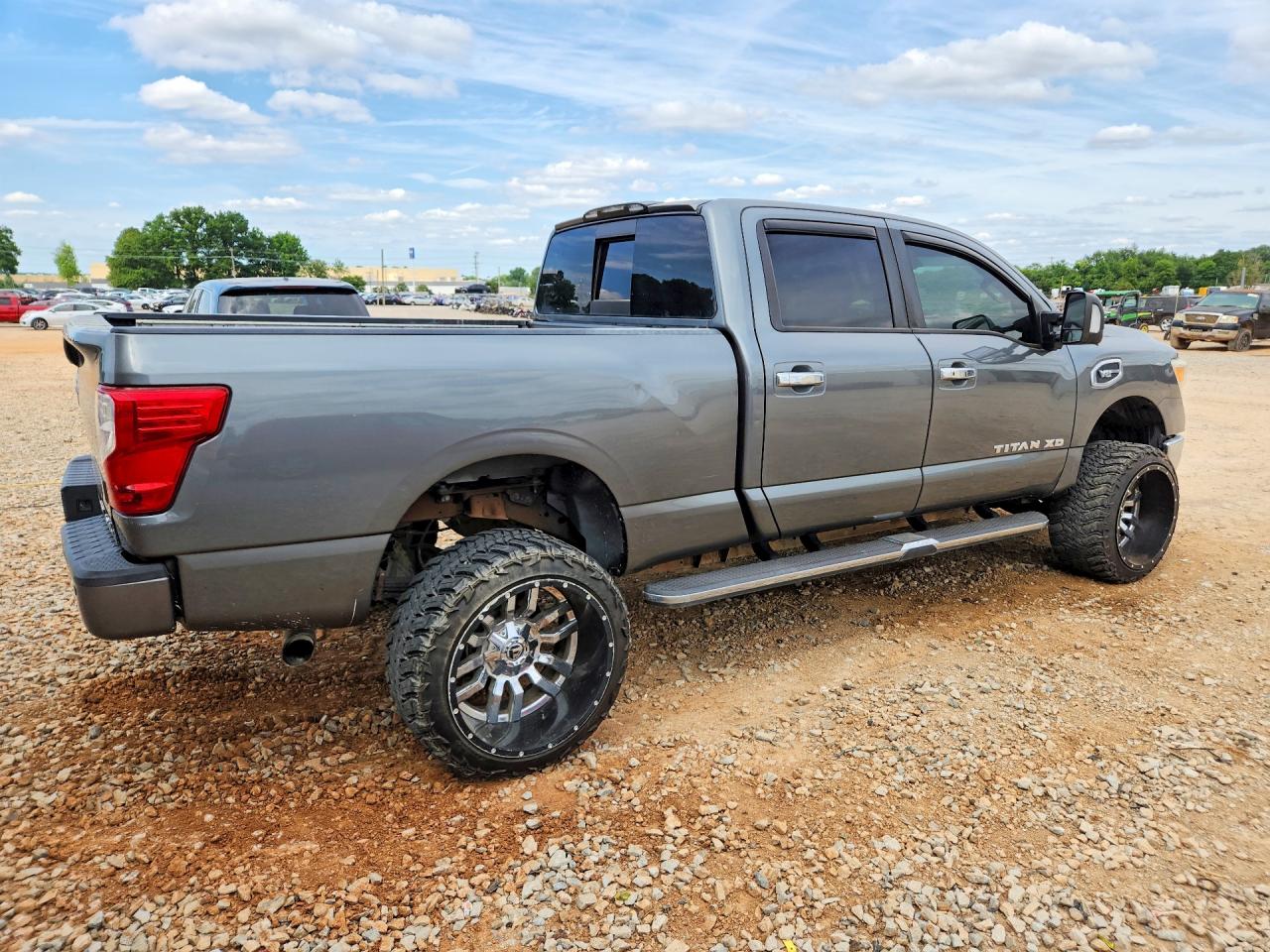 Nissan Titan Sv