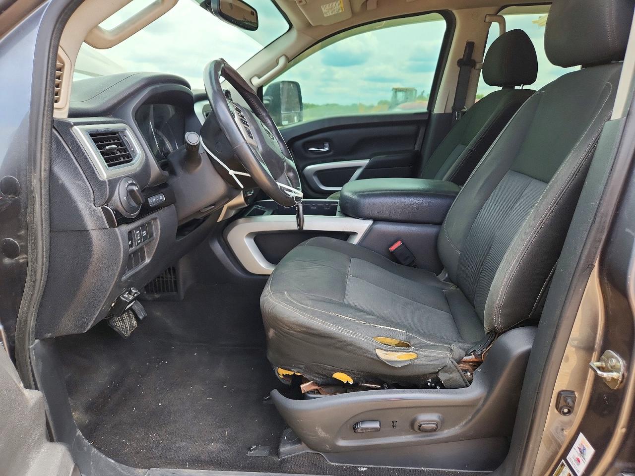 Nissan Titan Sv