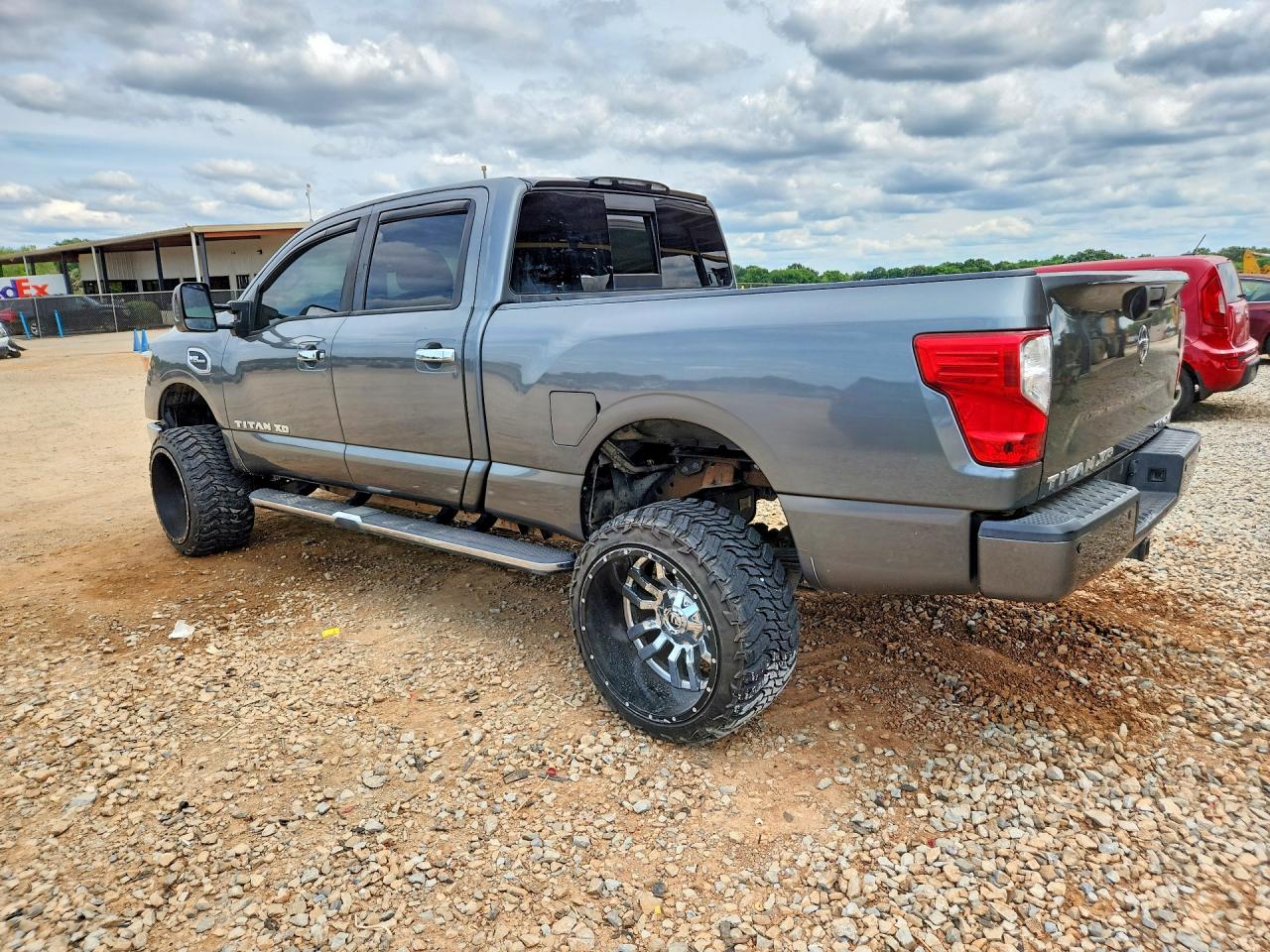 Nissan Titan Sv