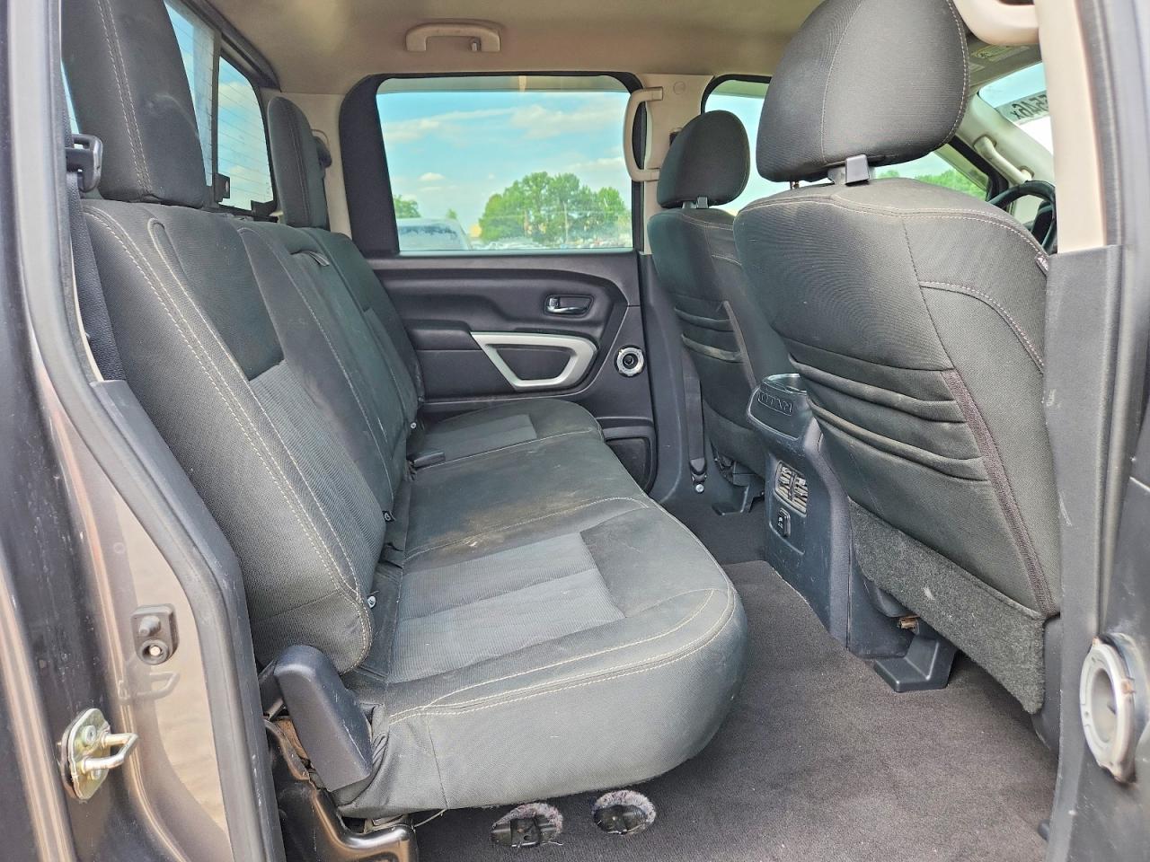 Nissan Titan Sv
