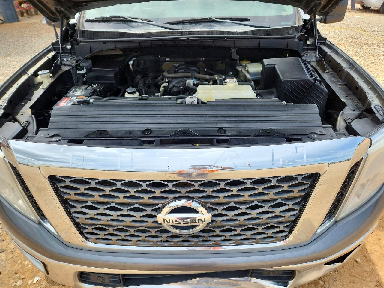 Nissan Titan Sv