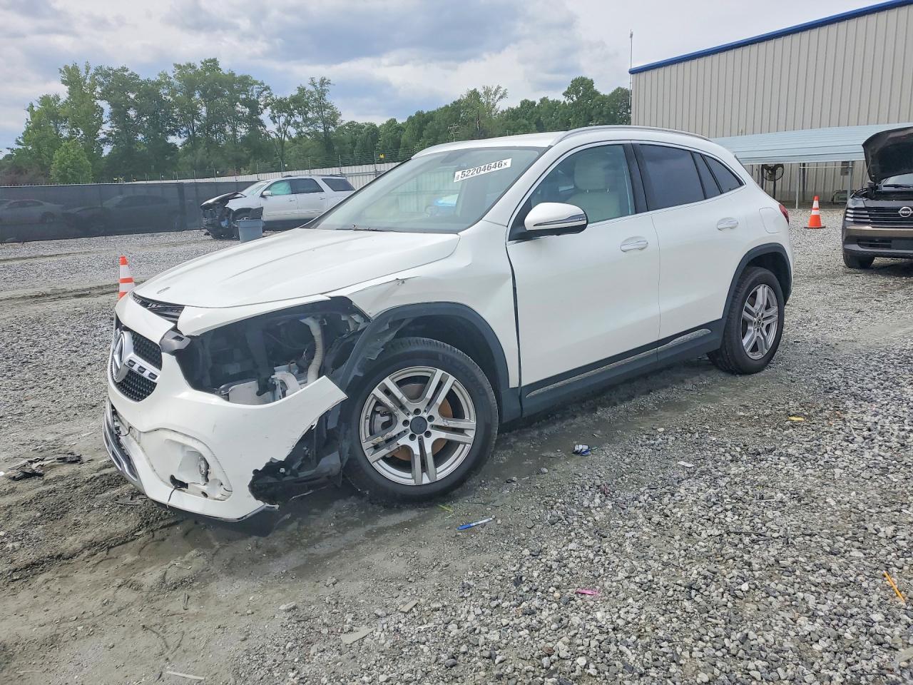 Salvage Mercedes-Benz GLA Image