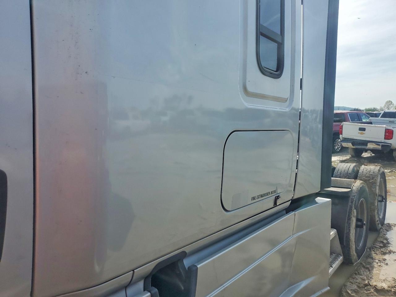 Freigliner Cascadia 126