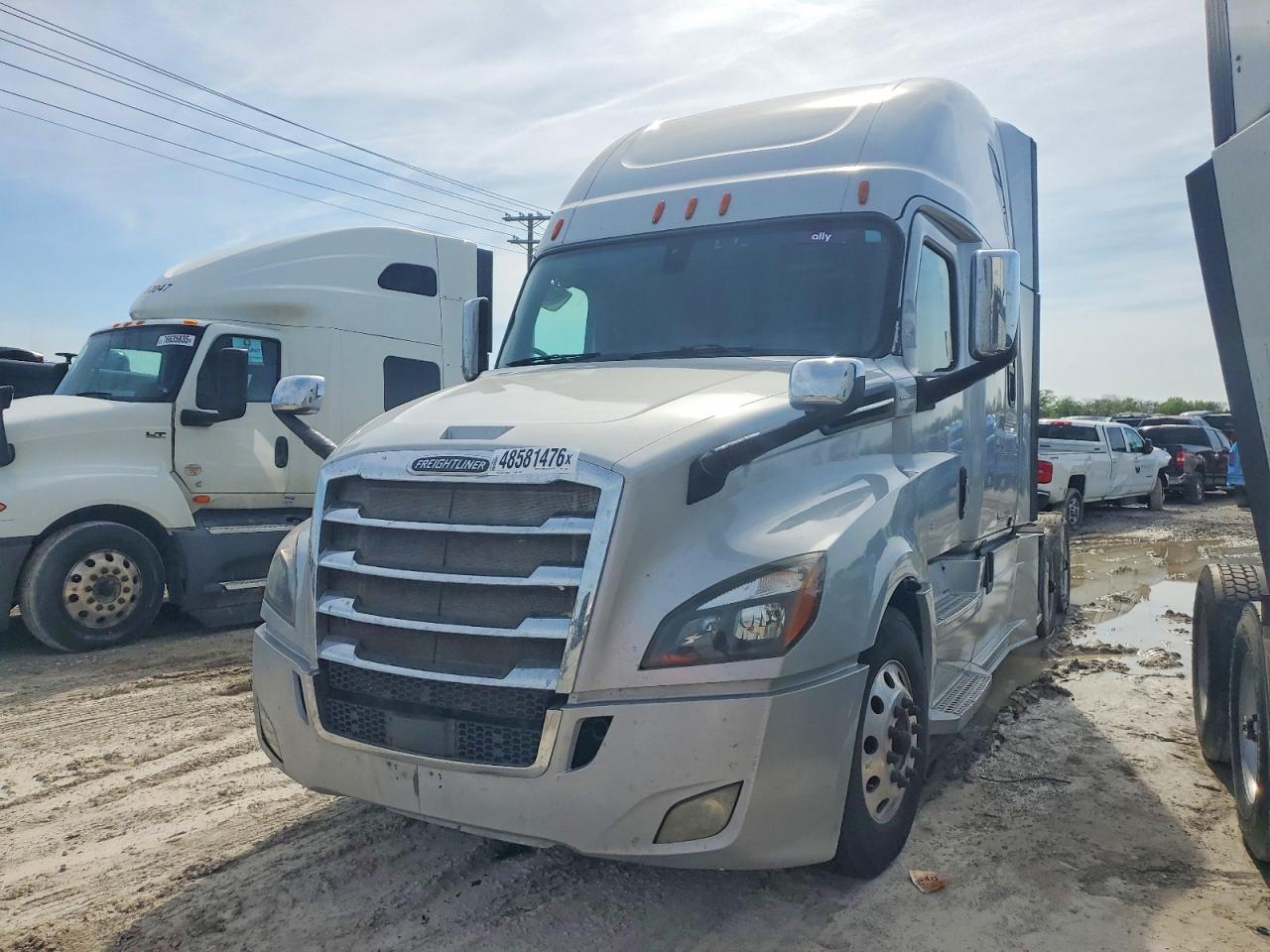 Freigliner Cascadia 126