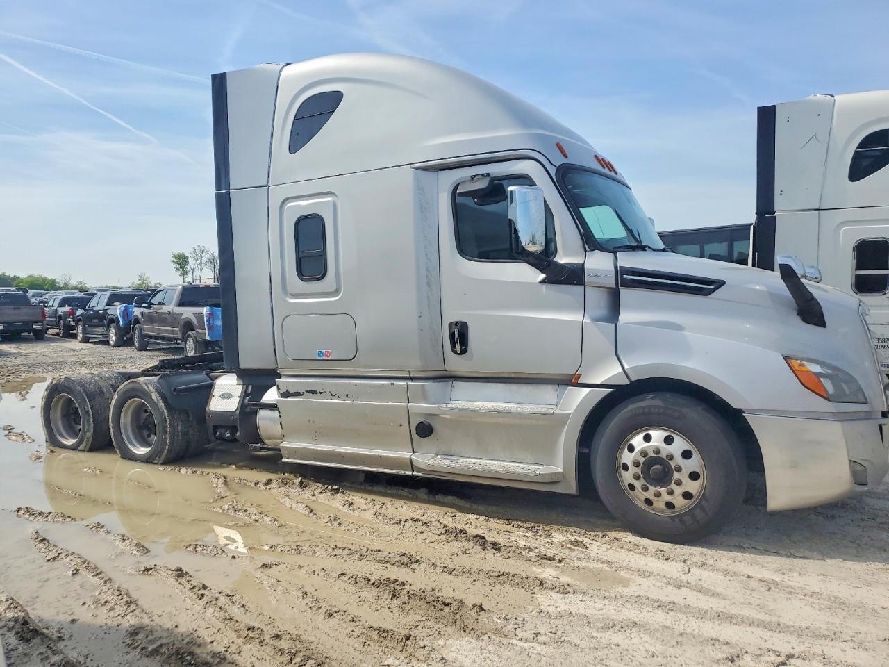 Freigliner Cascadia 126