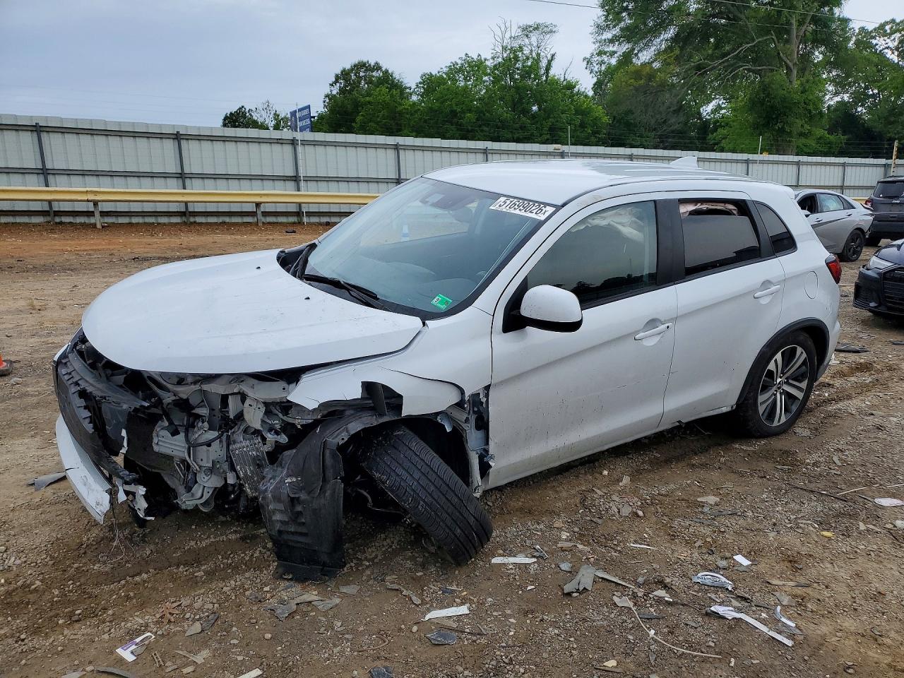 Salvage Mitsubishi Outlander Image