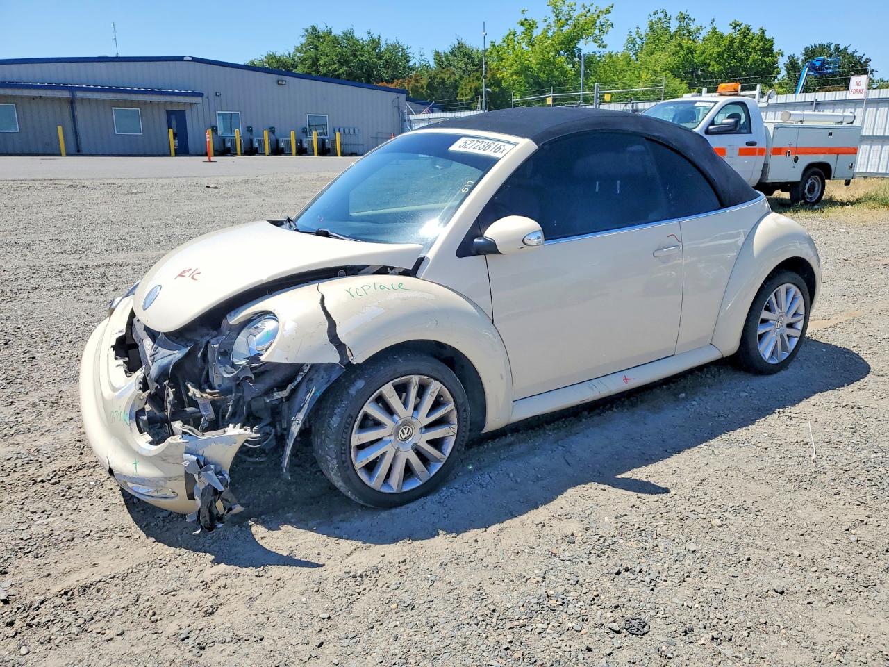 Salvage Volkswagen Beetle Image