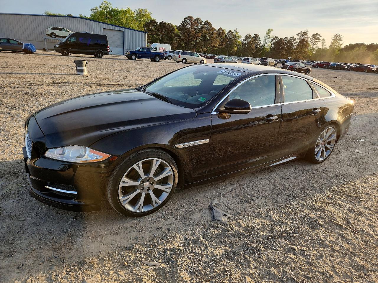 Salvage Jaguar XJ Image