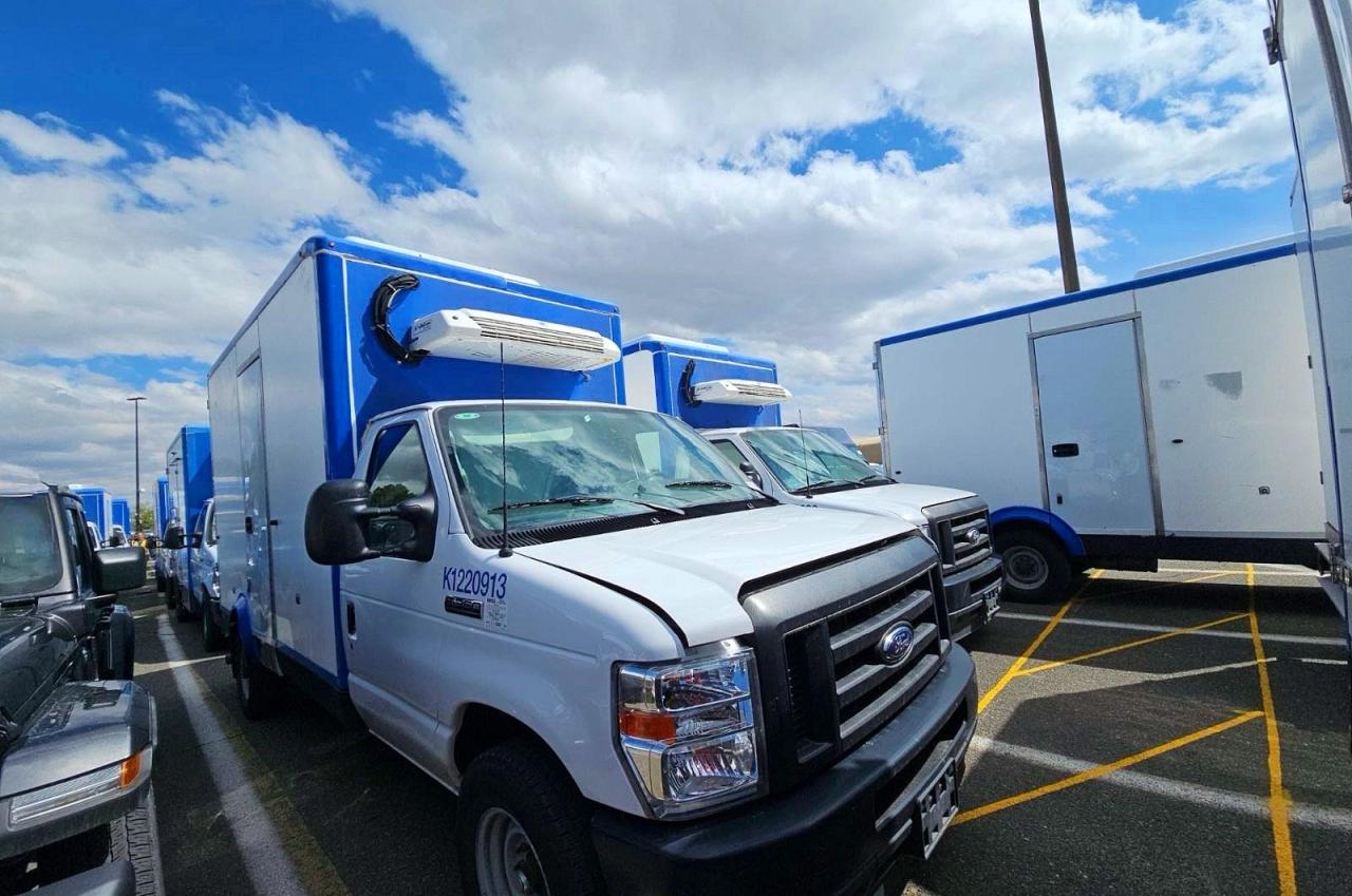 Ford Econoline E350 Super Duty Cutaway Van