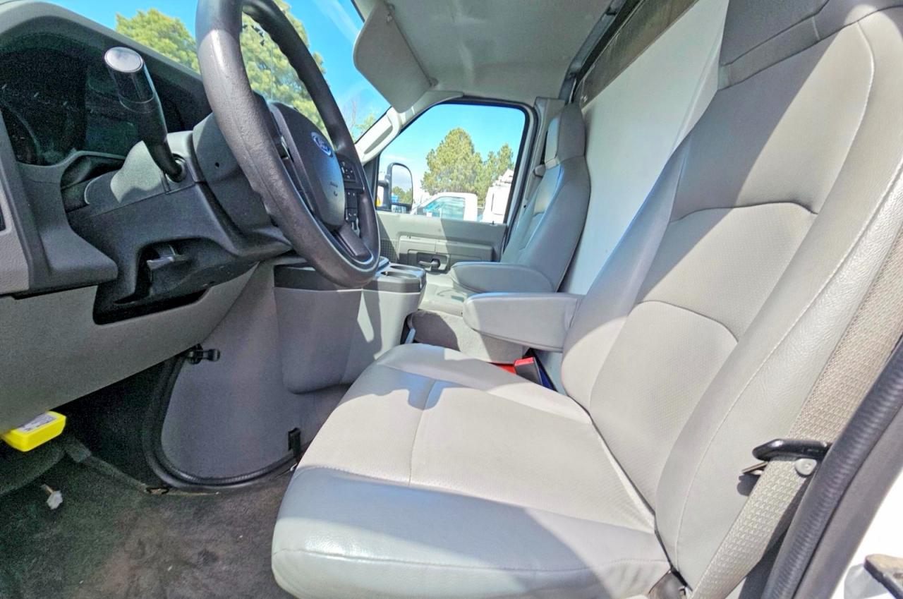 Ford Econoline E350 Super Duty Cutaway Van
