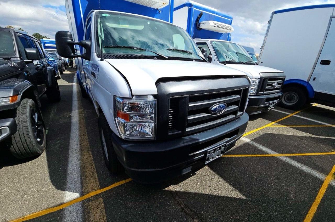 Ford Econoline E350 Super Duty Cutaway Van