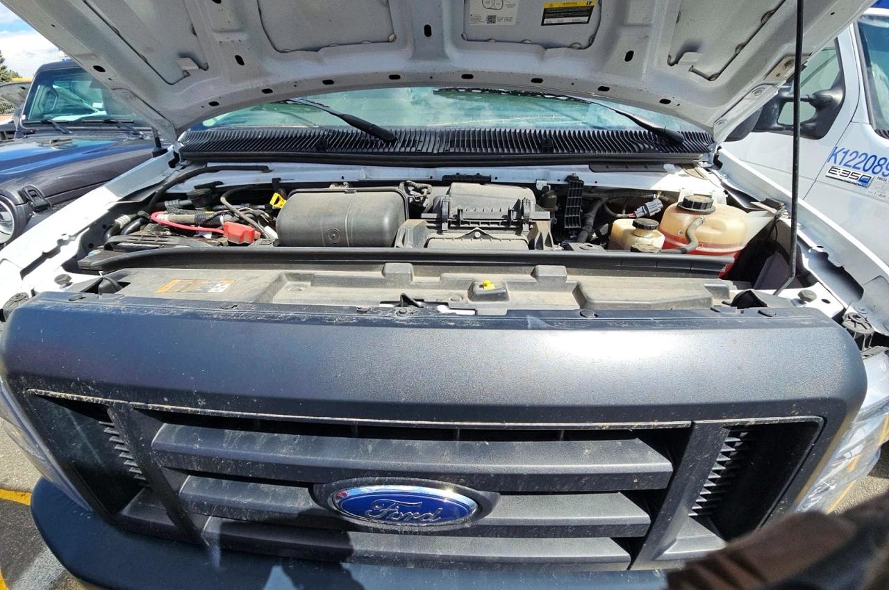 Ford Econoline E350 Super Duty Cutaway Van