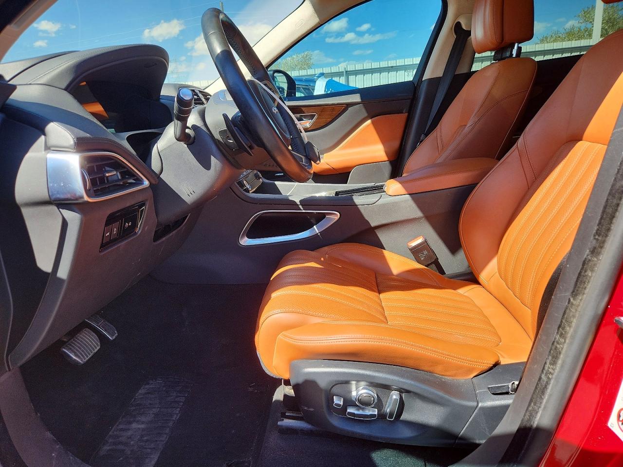 Jaguar F-PACE Portfolio