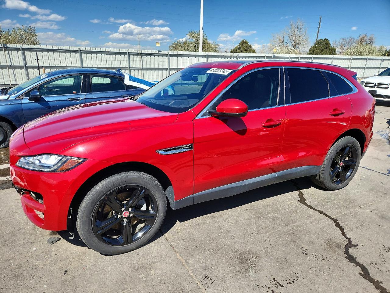 Salvage Jaguar F-PACE Image
