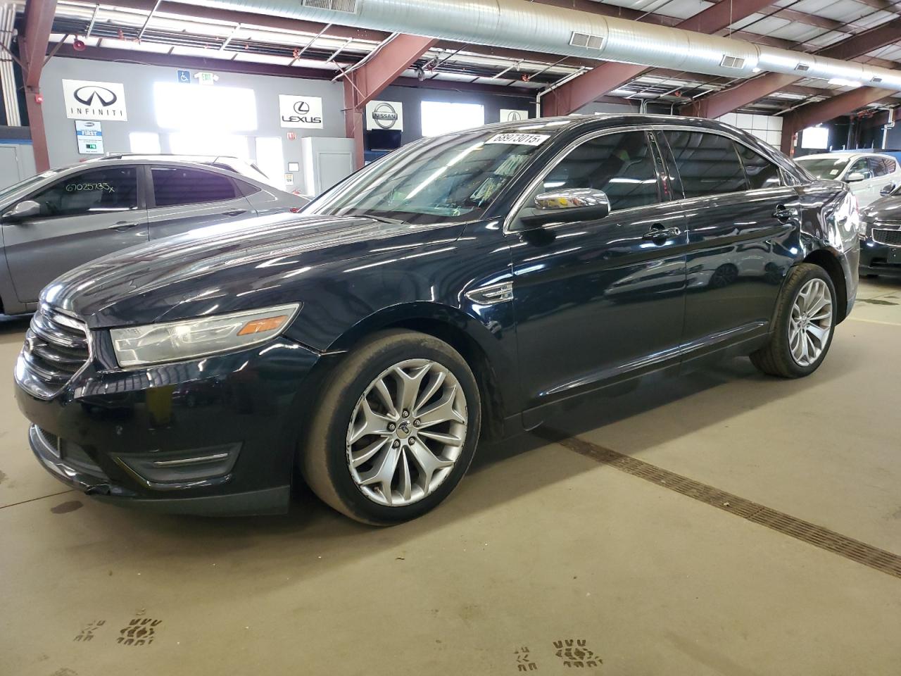 Salvage Ford Taurus Image