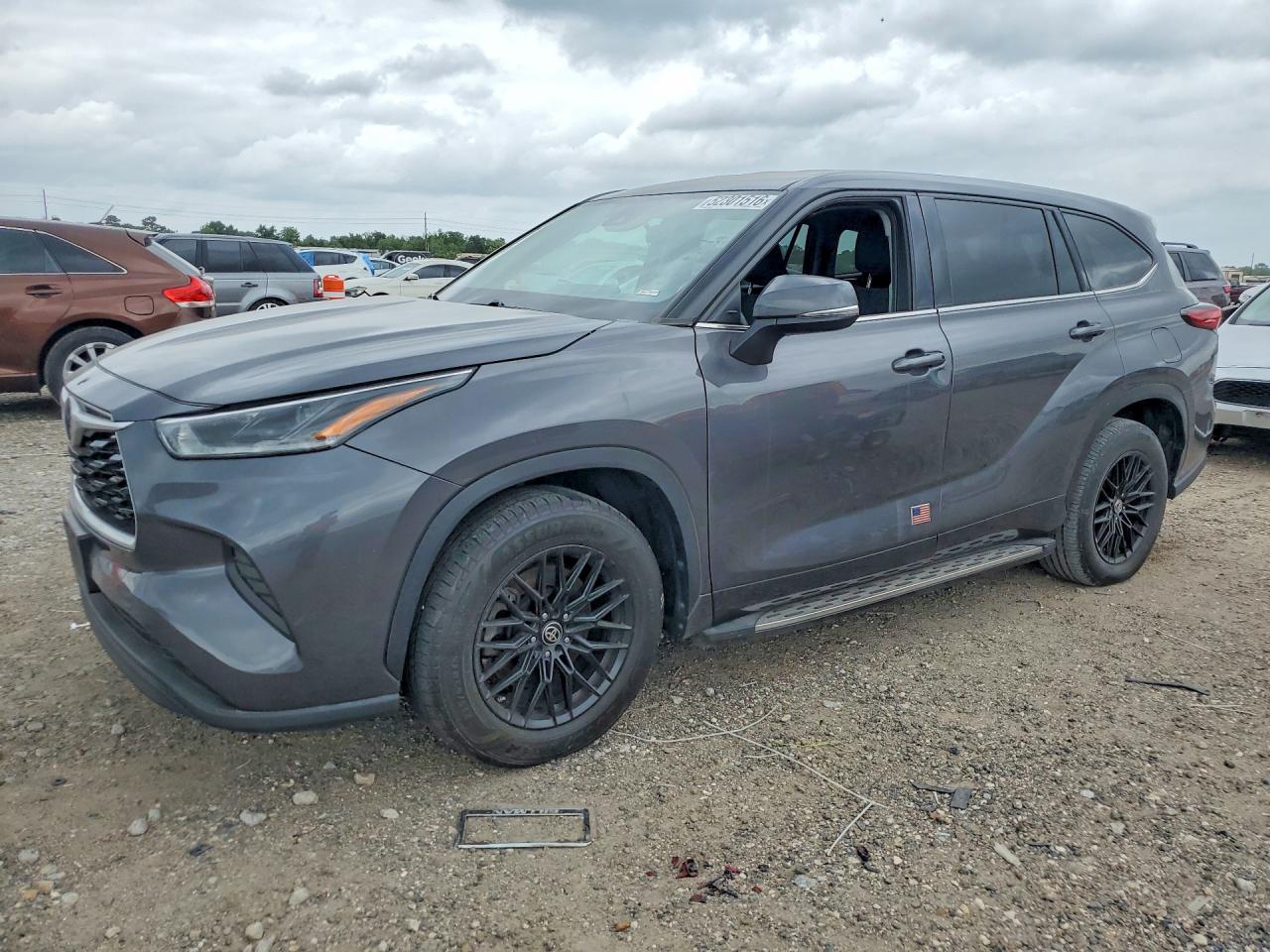 Salvage Toyota Highlander Image