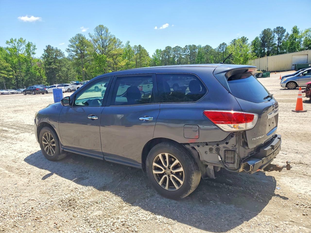 Nissan Pathfinder S