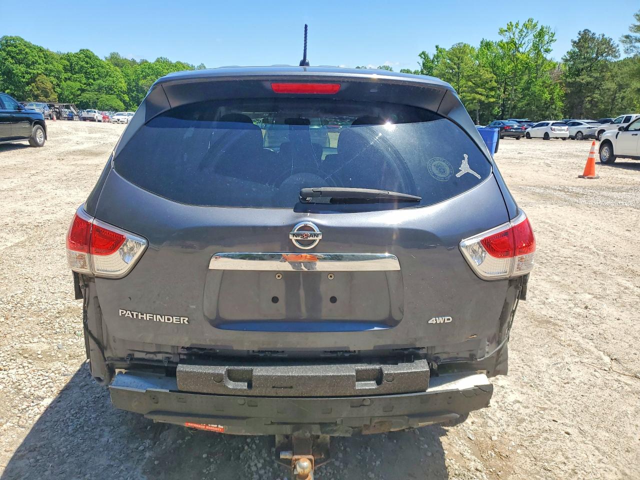 Nissan Pathfinder S