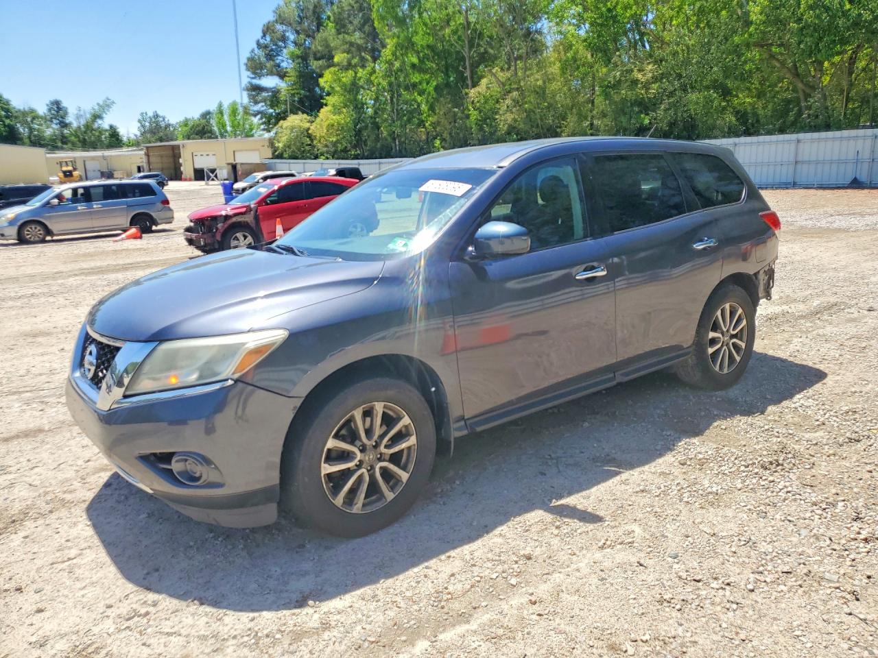 Salvage Nissan Pathfinder Image