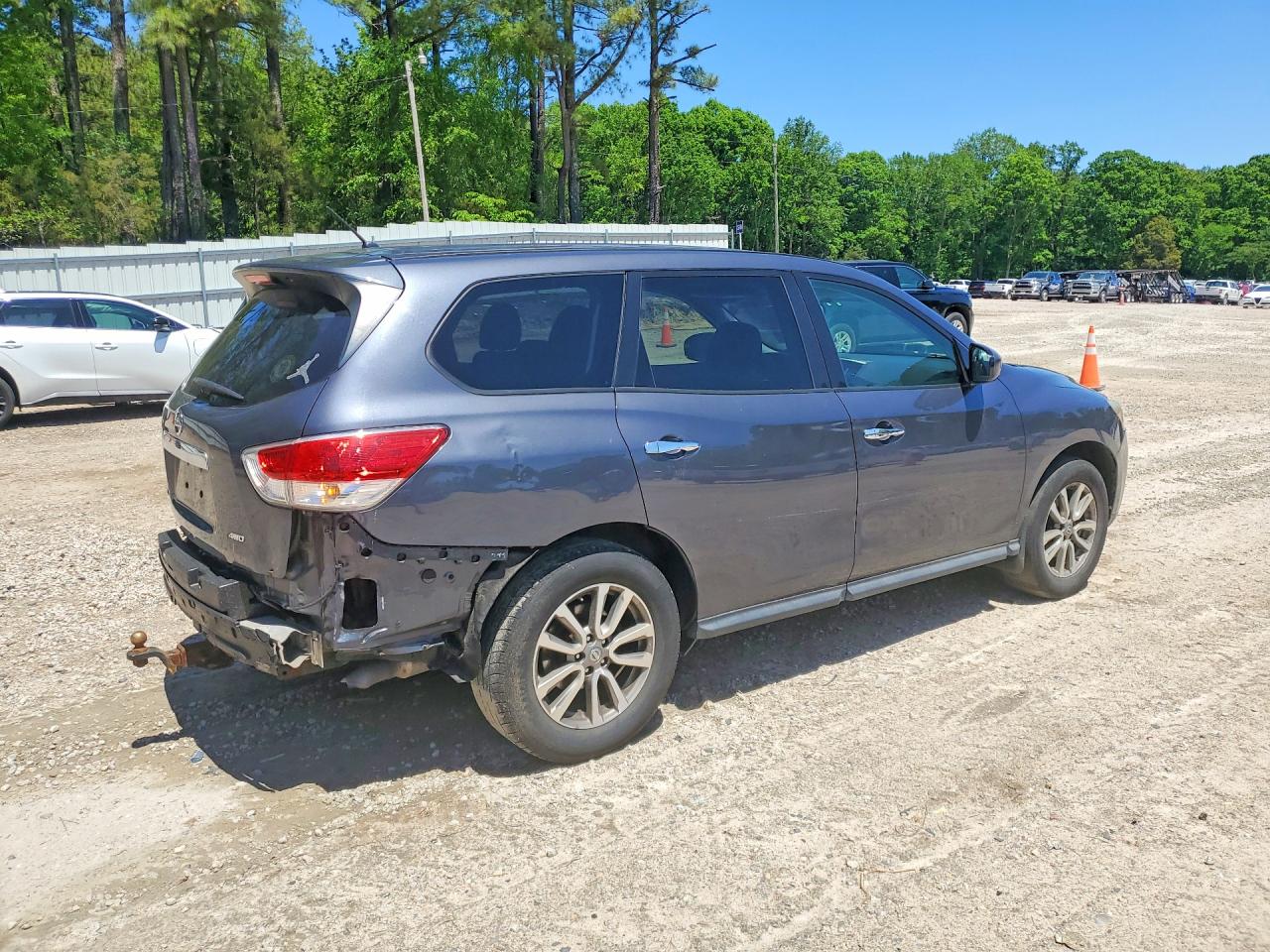 Nissan Pathfinder S