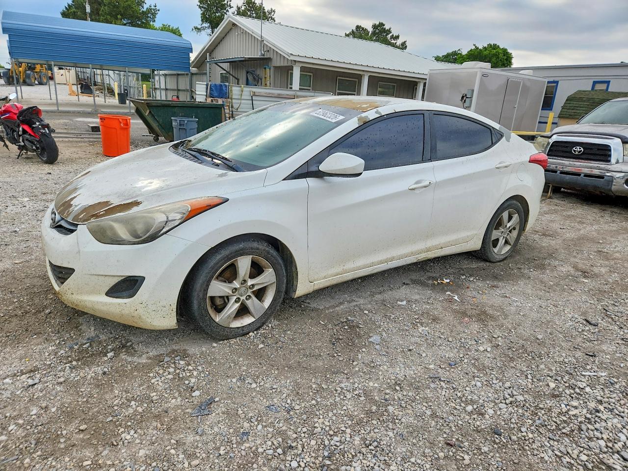 Salvage Hyundai ELANTRA Image
