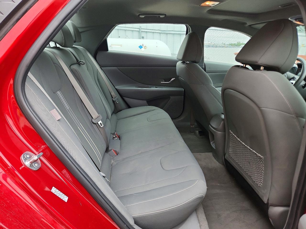 Hyundai ELANTRA Sel