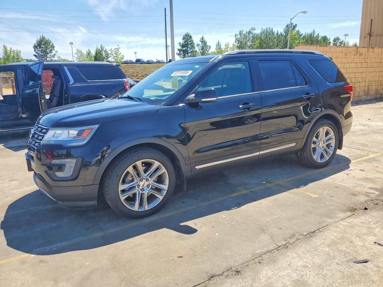 Salvage Ford Explorer Image