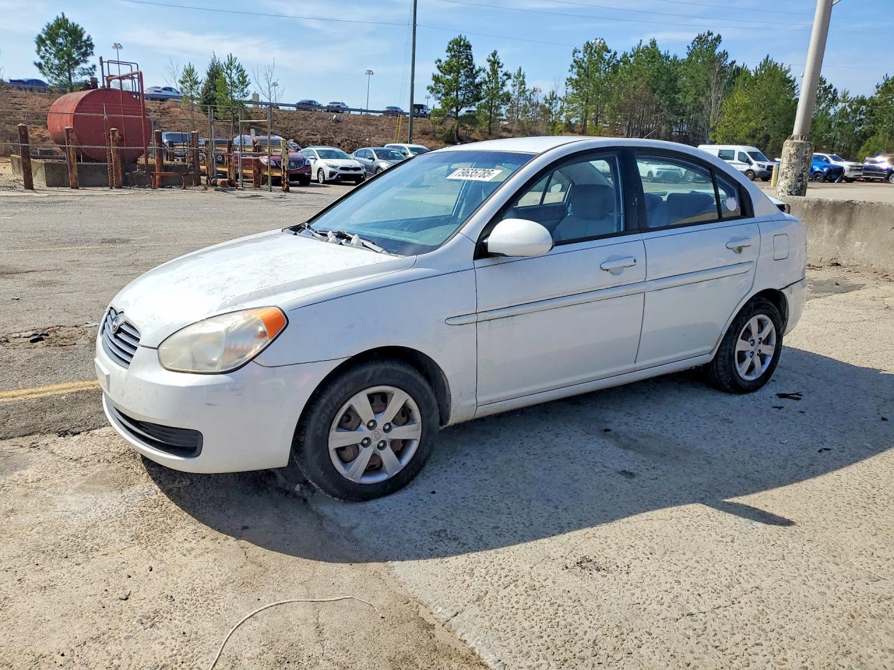 Salvage Hyundai ACCENT Image