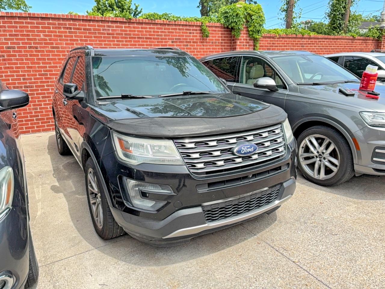 Salvage Ford Explorer Image