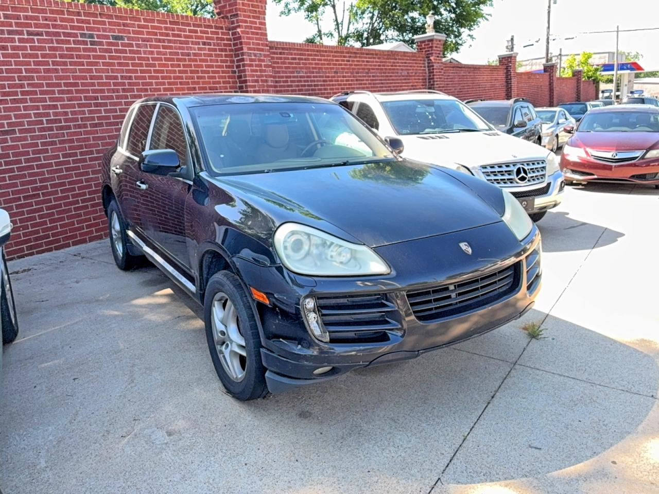 Salvage Porsche Cayenne Image