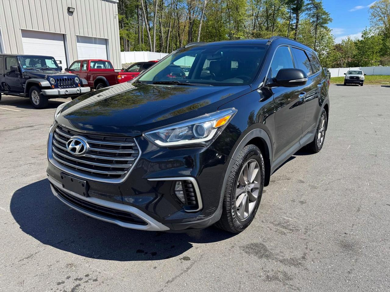 Salvage Hyundai SANTA FE Image