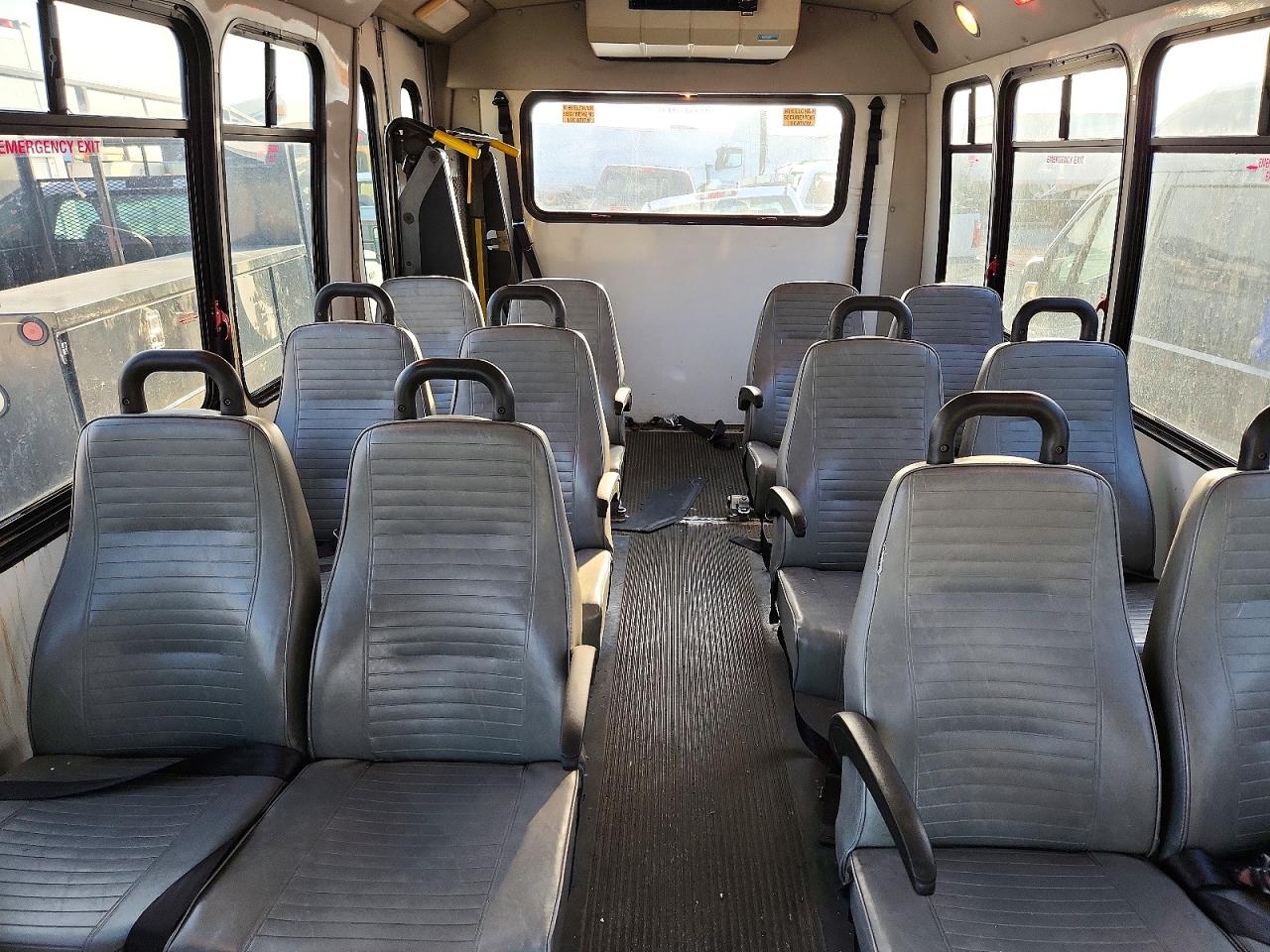 Ford Econoline E350 Super Duty Cutaway Van