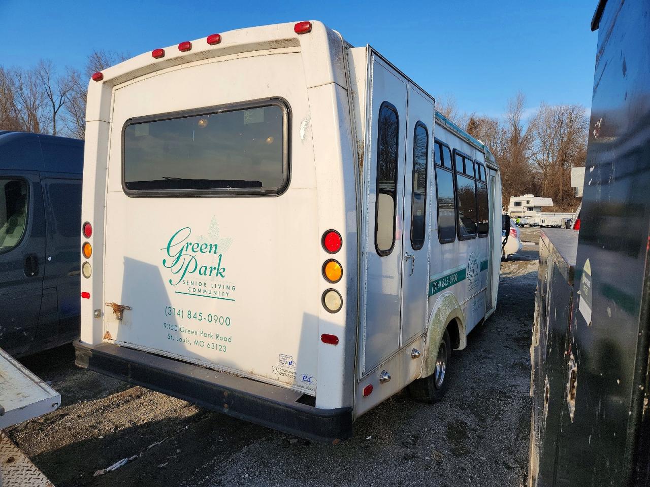 Ford Econoline E350 Super Duty Cutaway Van