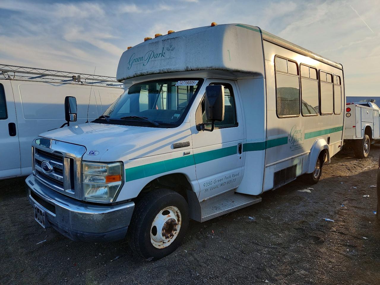 Ford Econoline E350 Super Duty Cutaway Van