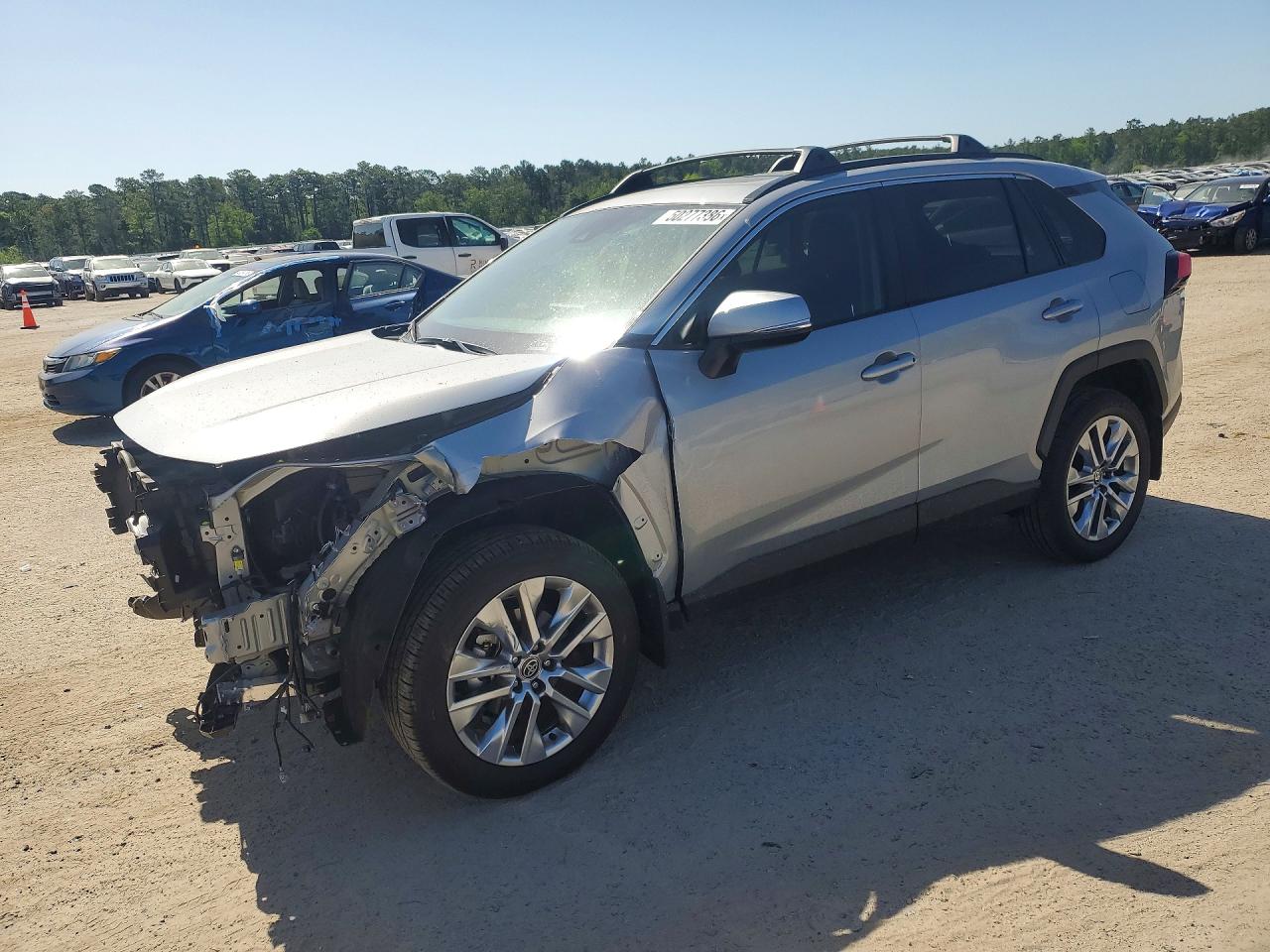 Salvage Toyota RAV4 Image