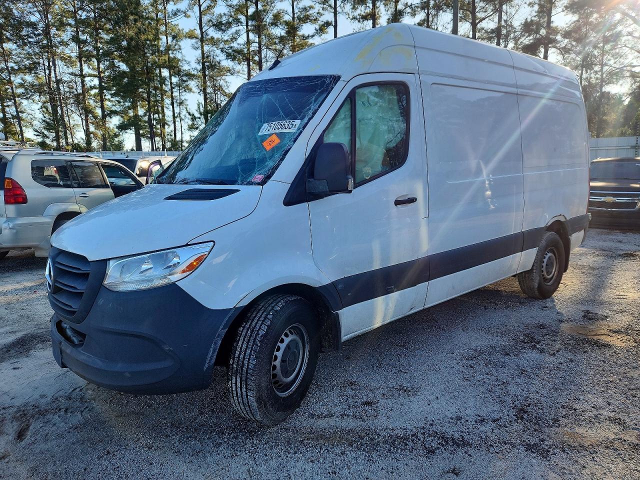 Salvage Mercedes-Benz Sprinter Image