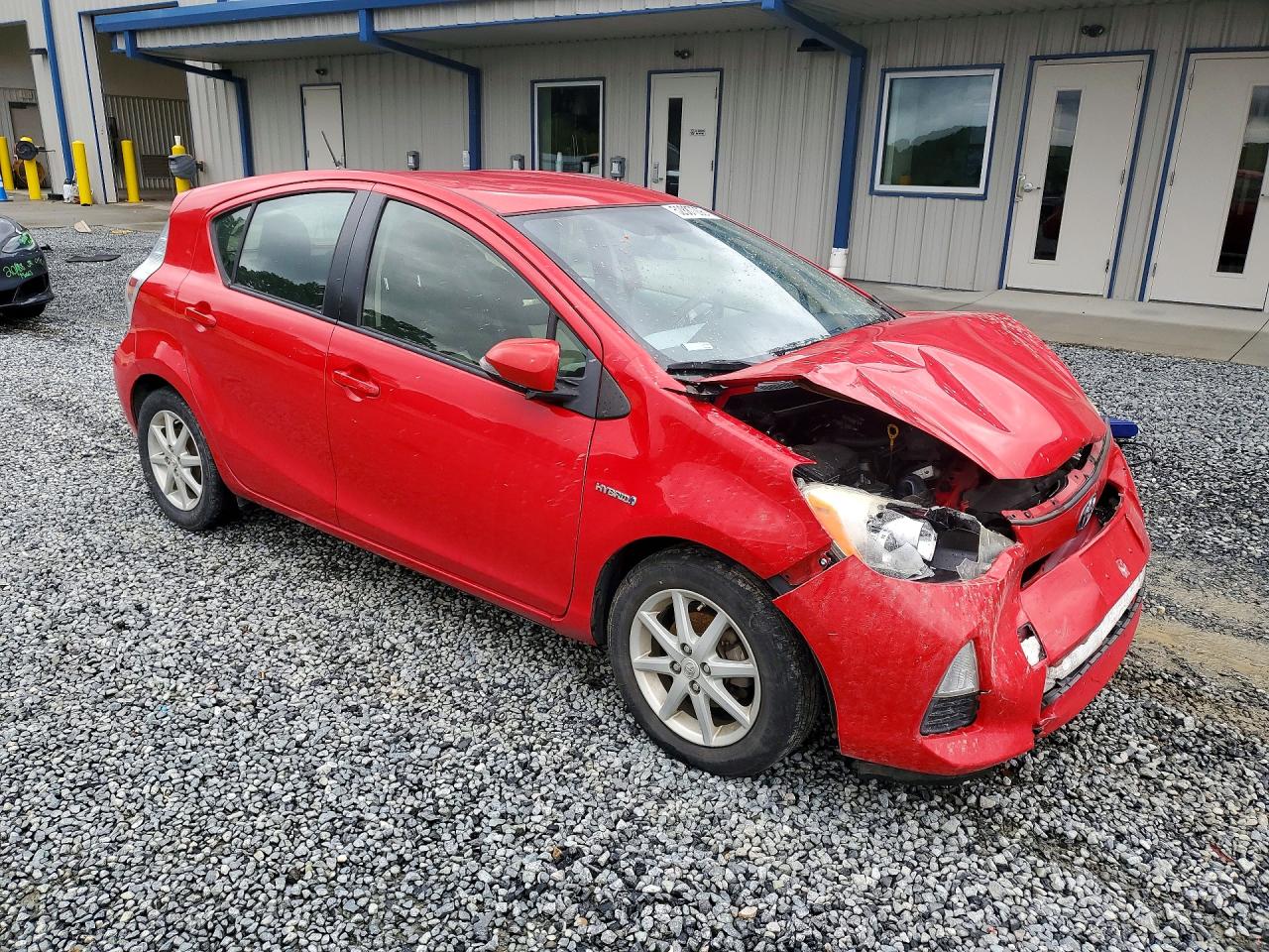 Toyota Prius c Three