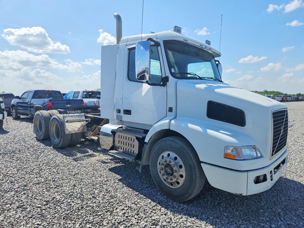 Salvage Volvo Vn Image