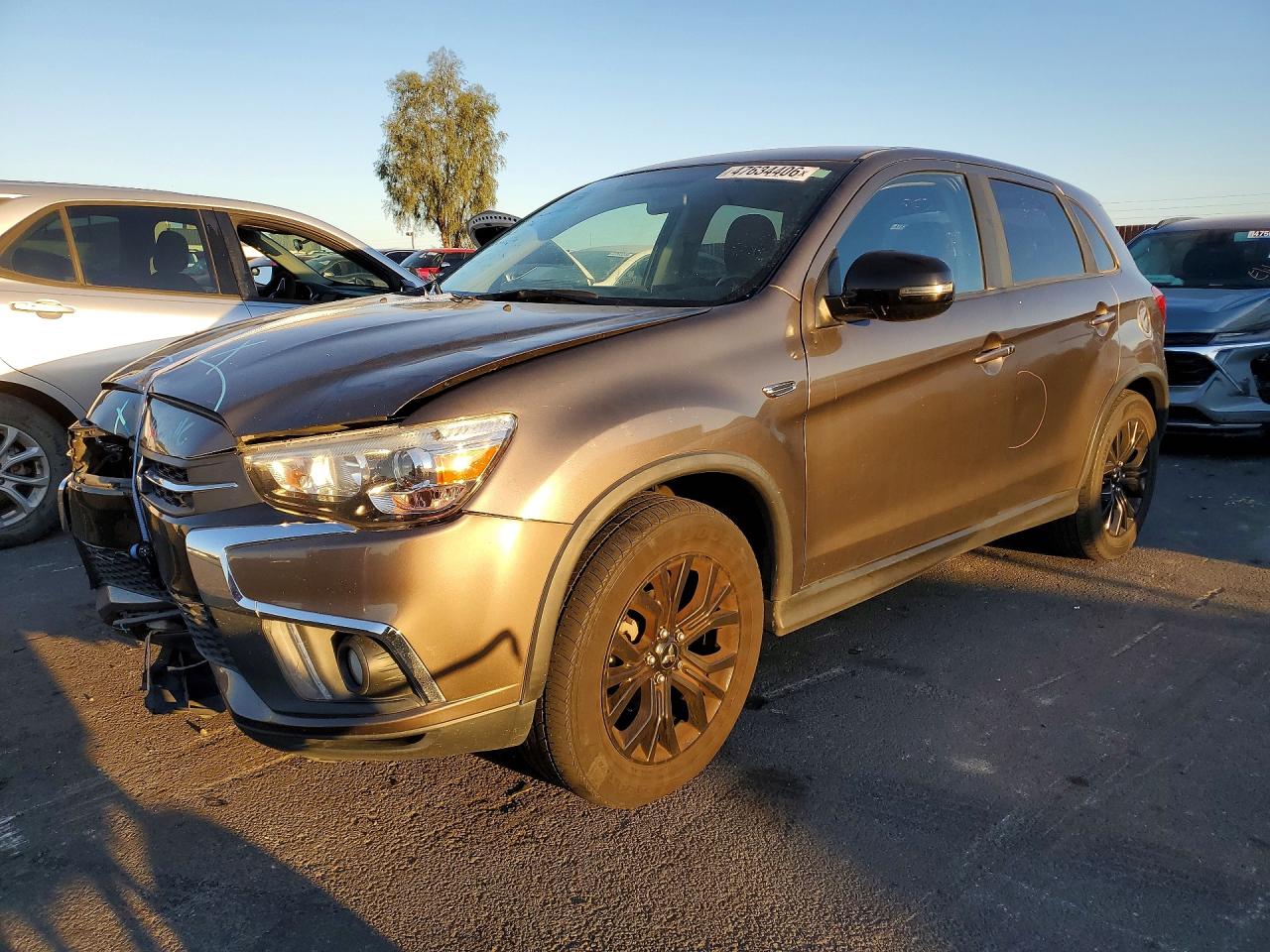 Salvage Mitsubishi Outlander Image