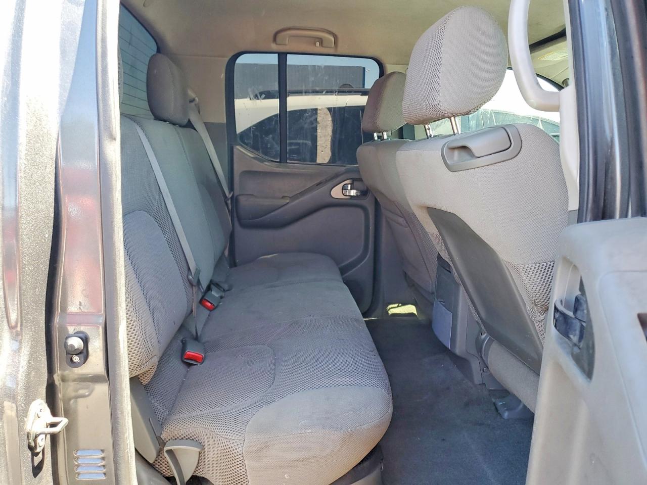 Nissan Frontier Se V6
