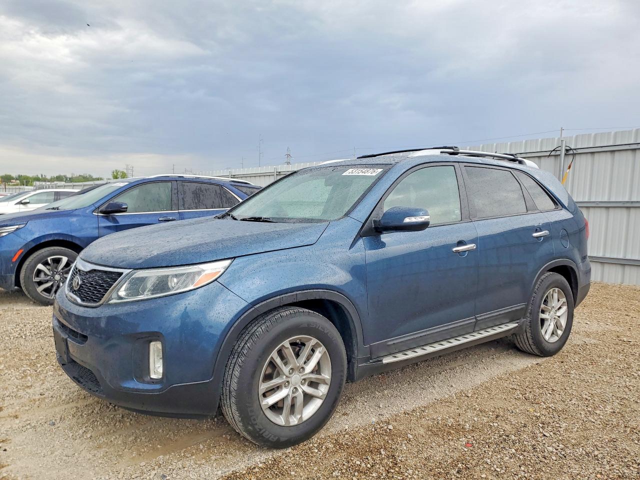 Salvage Kia Sorento Image