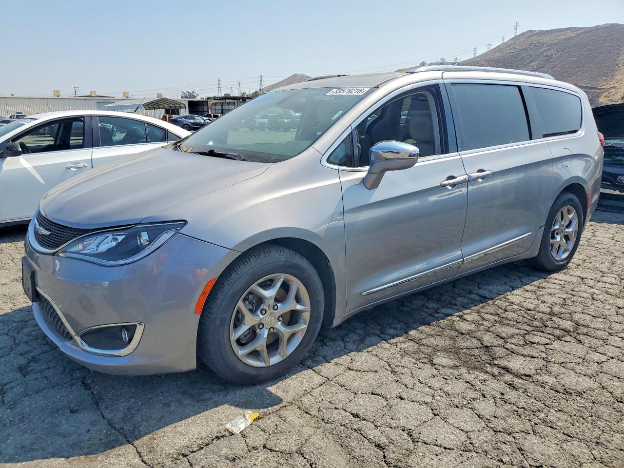 Salvage Chrysler Pacifica Image