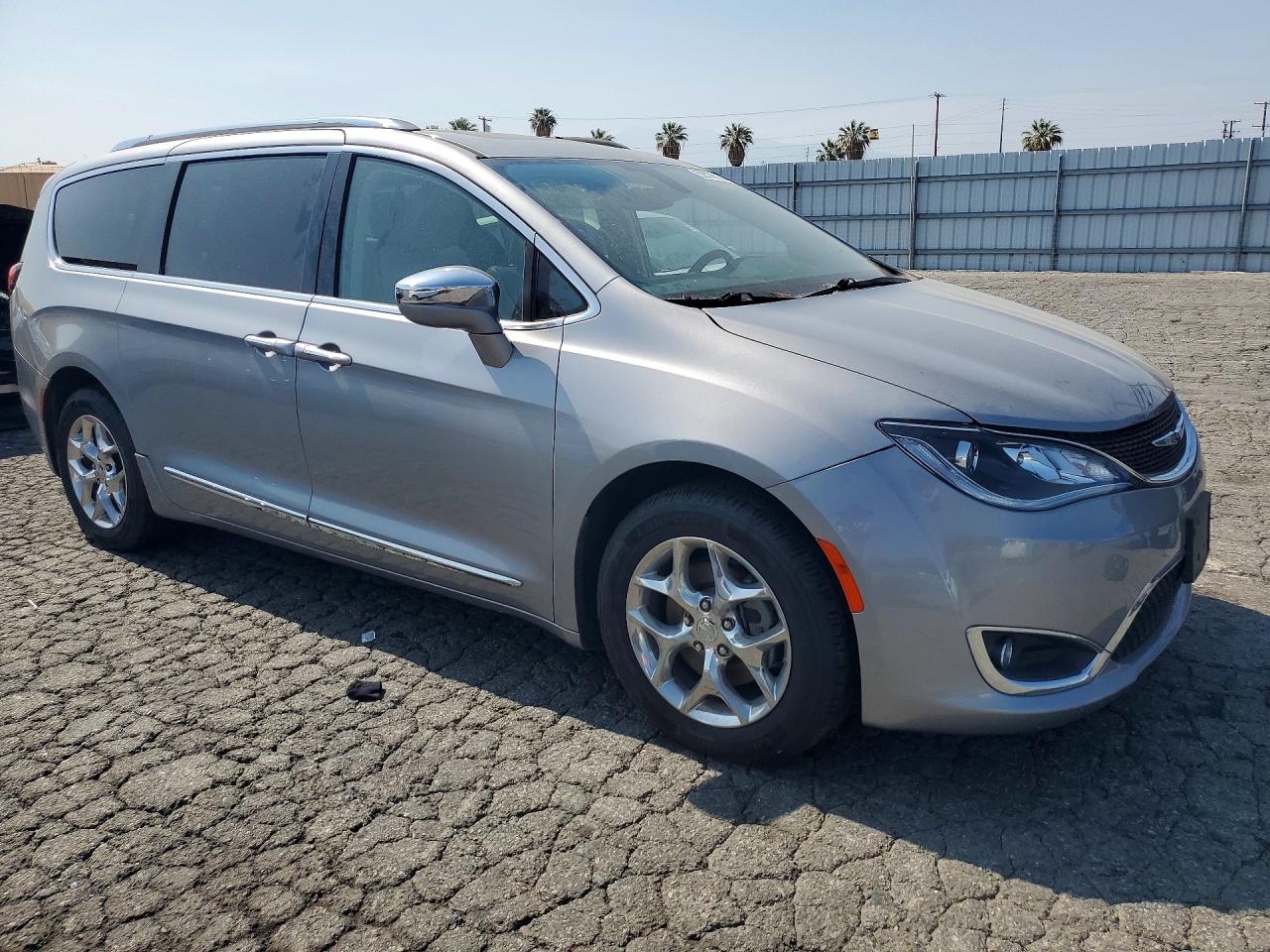 Chrysler Pacifica Limited