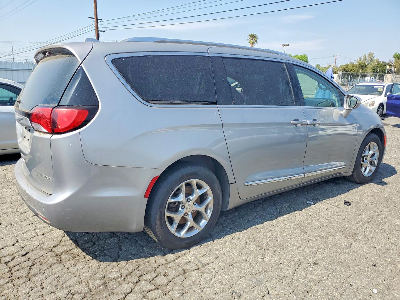Chrysler Pacifica Limited