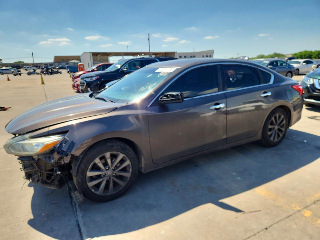 Salvage Nissan Altima Image