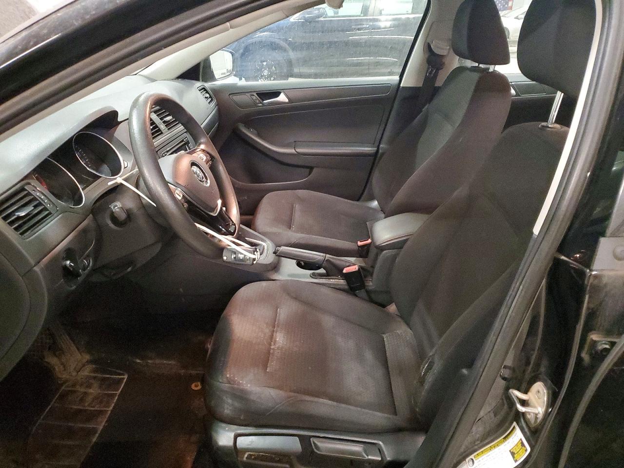 Volkswagen Jetta Base