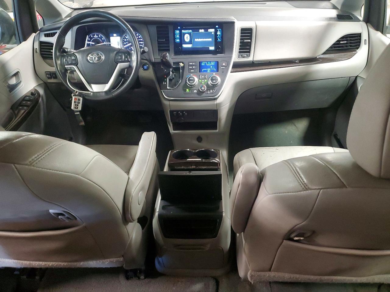 Toyota Sienna Xle 8-passenger