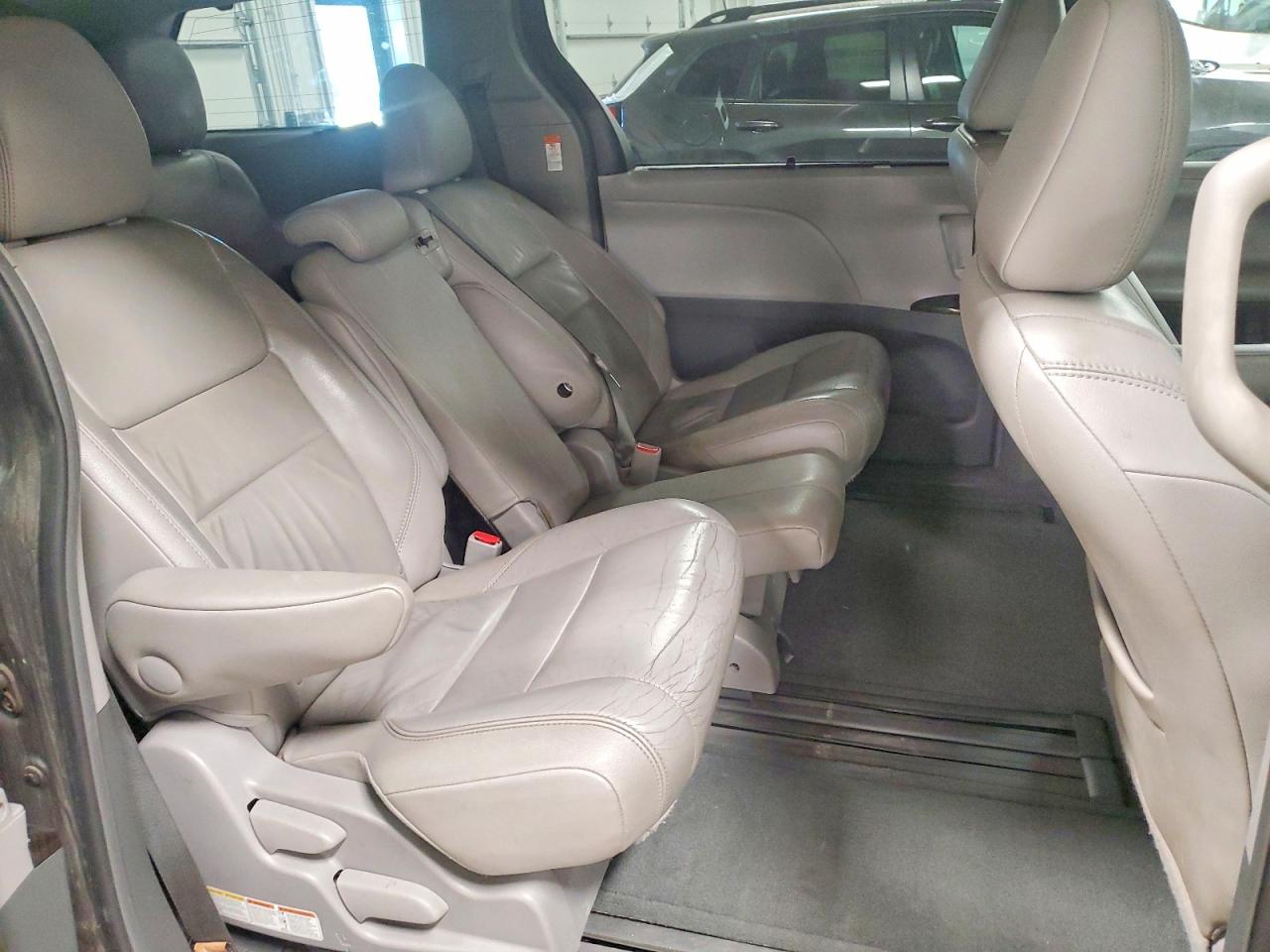 Toyota Sienna Xle 8-passenger