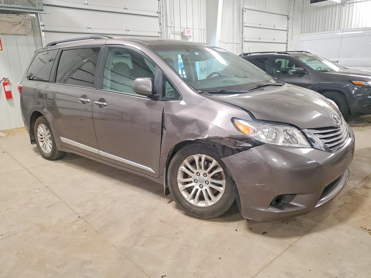 Toyota Sienna Xle 8-passenger