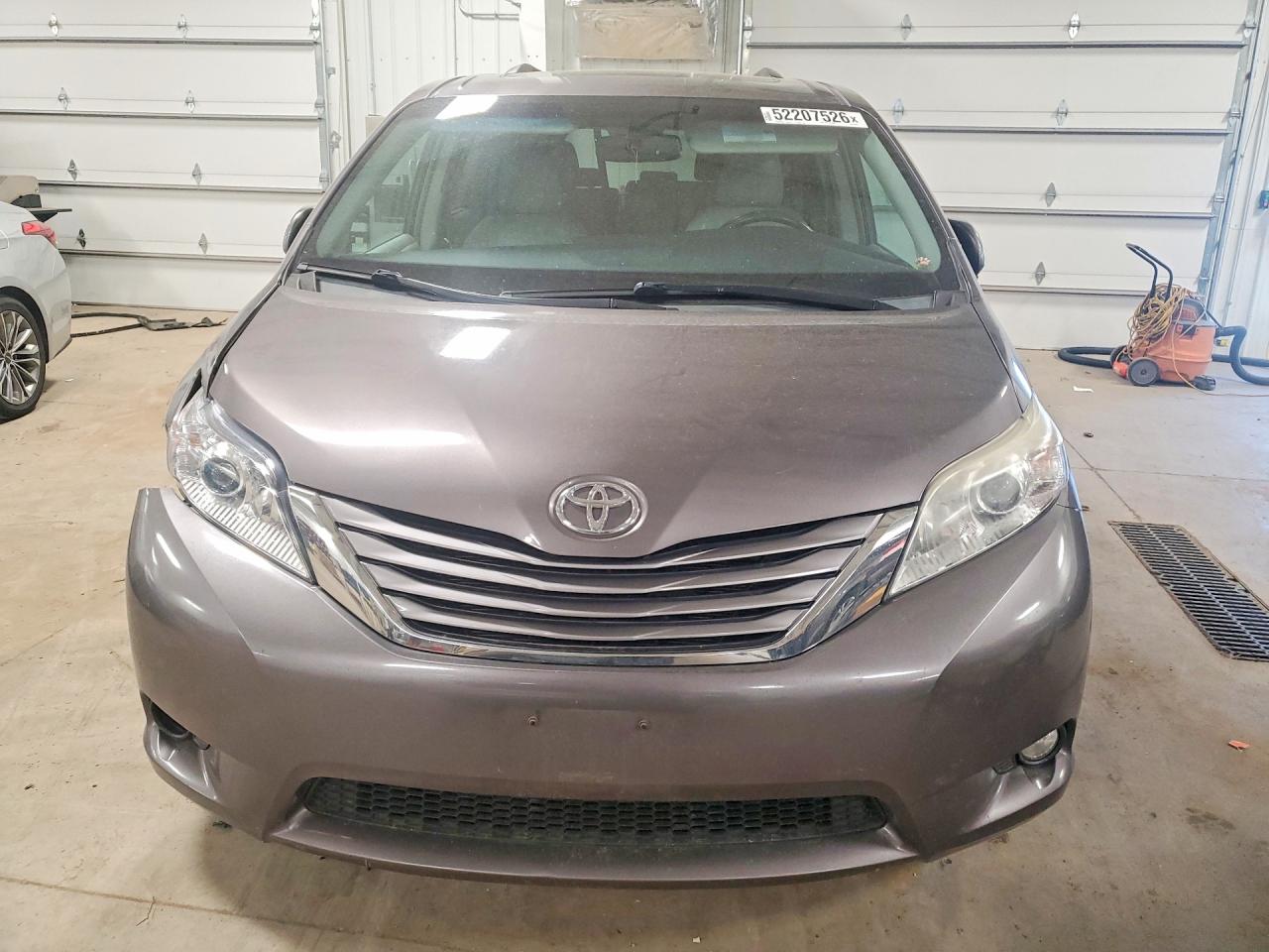 Toyota Sienna Xle 8-passenger